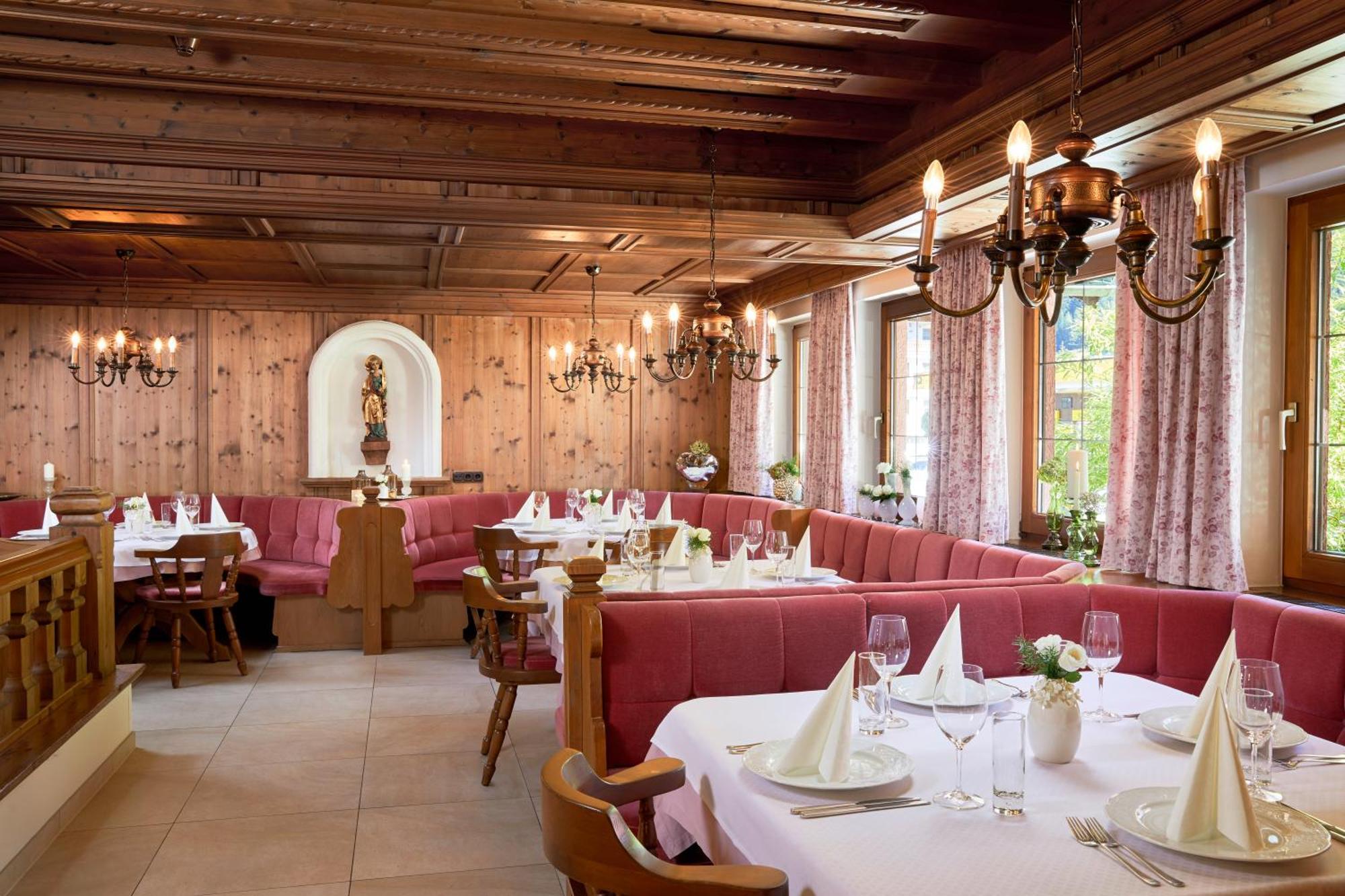 Alpenhof Kristall Hotel 4*